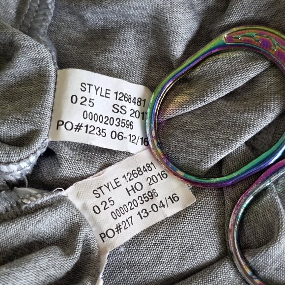 Under Armour T Shirt Women M Gray Lot of 2 Loose Fit HeatGear Ligthweight Active - Picture 11 of 14